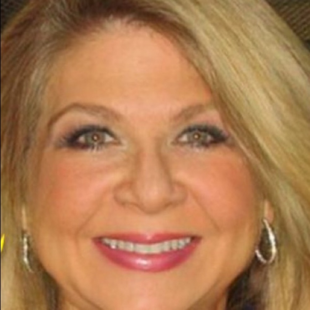 Meet your Posher, Lorie